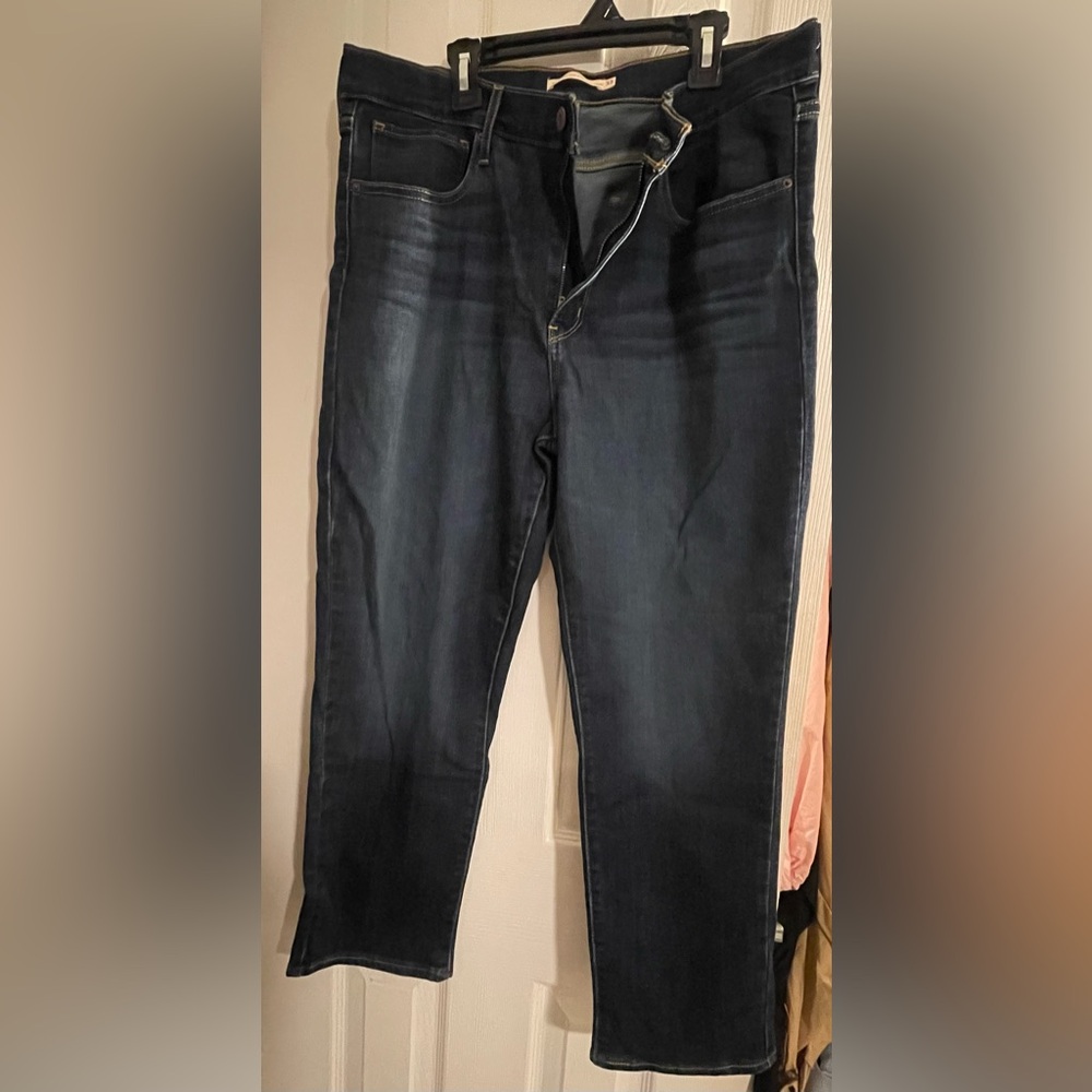 Levi’s women’s 724 High Rise Straight Crop Jean size 33
